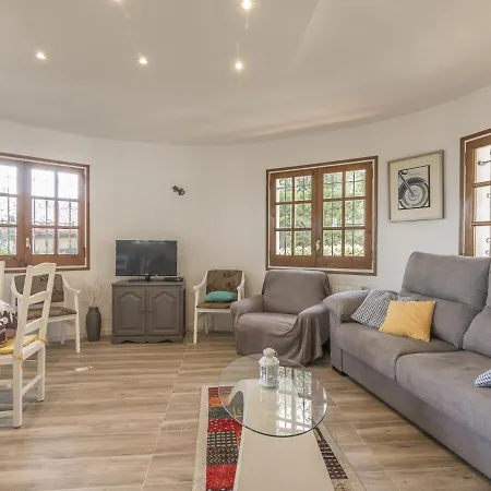 Casa Editha فيلة كالونج
