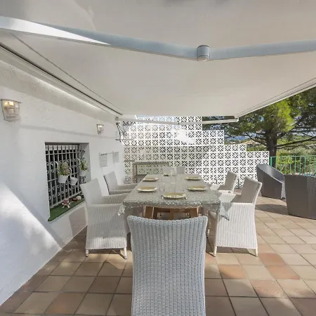 فيلة Casa Editha كالونج